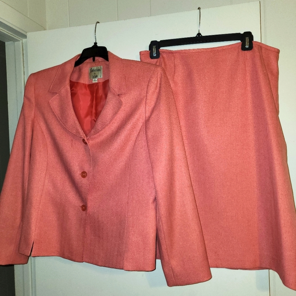 2 piece size 14 suit, brand is Colletions for Le Suit ... Color is peach